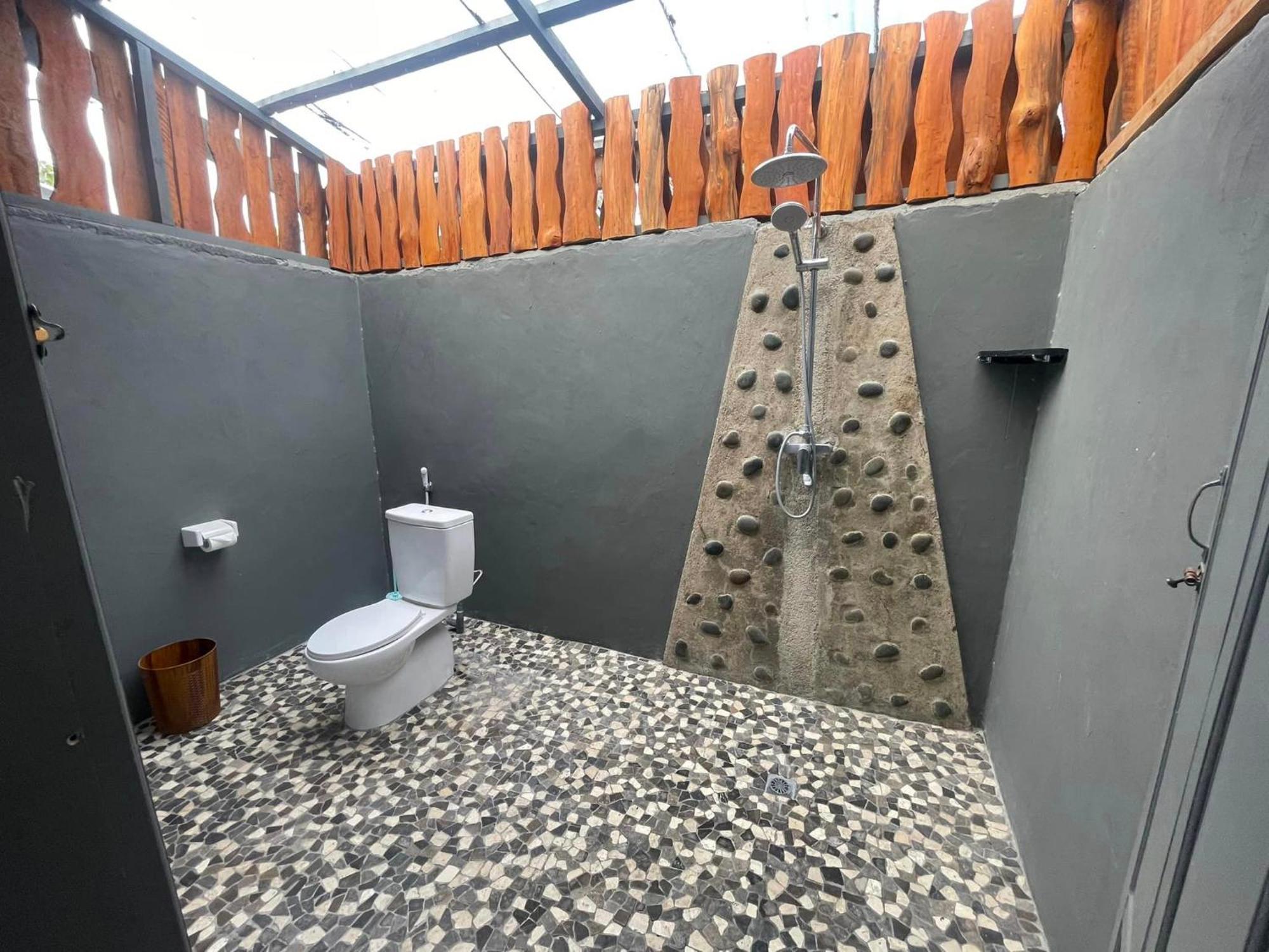 Supersuck Hotel Maluk 외부 사진